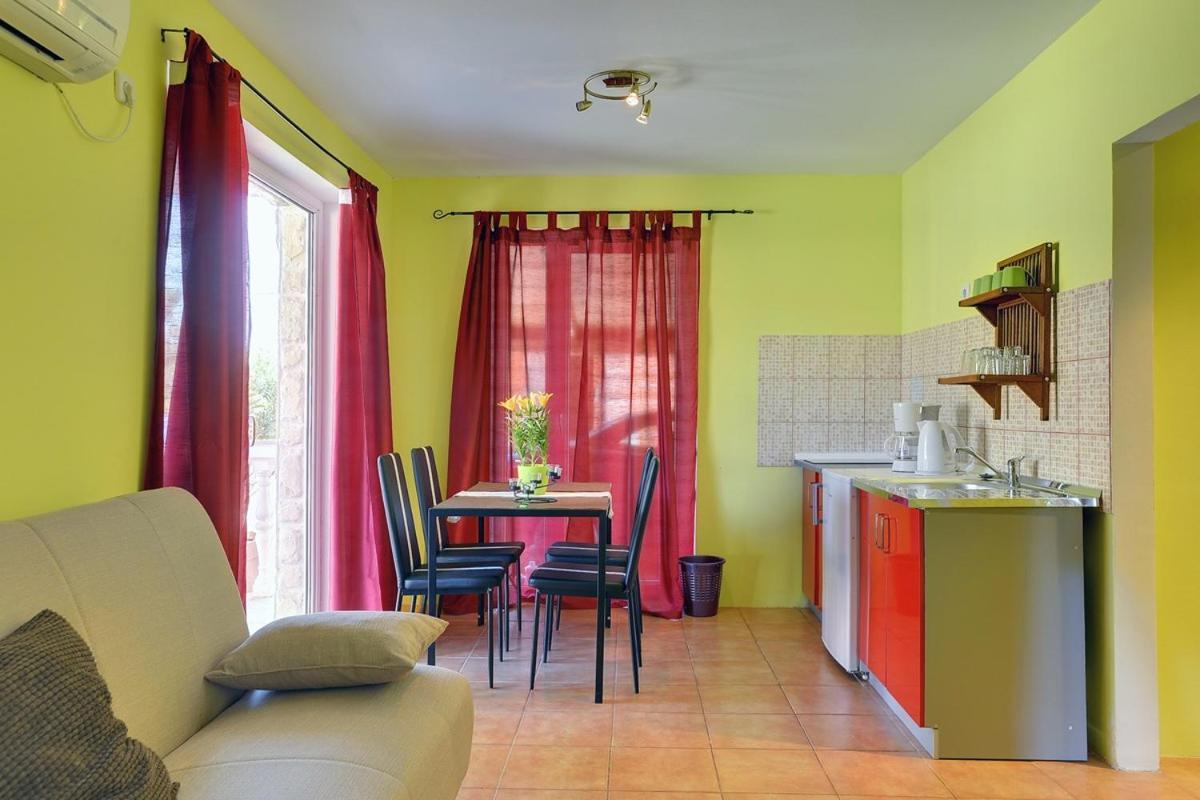 Apartments Puntica Liznjan Exterior photo